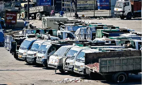 शहर के कई क्षेत्रों में नहीं हो रहा डोर-टू- डोर कलेक्शन घरों में जमा कचरा सड़क पर फेंकने के लिए हो रहे मजबूर