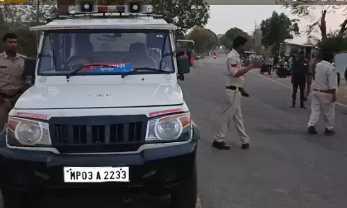 तेज रफ्तार आटो व बाइक की आमने-सामने भिड़ंत, महिला की मौत तेज रफ्तार आटो व बाइक की आमने-सामने भिड़ंत, महिला की मौत