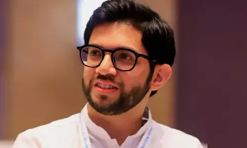 महाआघाडी सरकार में ठाकरे परिवार पर हमलावर रहे मोहित कंबोज की बेटी के बर्थडे में पहुंचे आदित्य ठाकरे