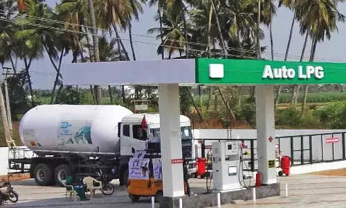 गहरा रही समस्या, अधिकतर स्टेशन ड्राई, वाहनधारक परेशान