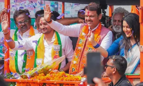 असम में गरजे CM देवेंद्र फडणवीस, कांग्रेस का घोषणा पत्र है छलावा और झूठ का पुलिंदा