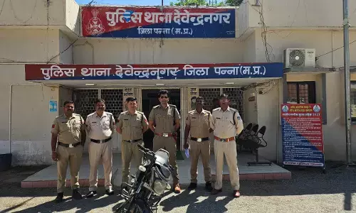 पुलिस ने चौबीस घण्टे के अंदर पकड़ा मोटरसाइकिल चोर, चोरी गई मोटरसाइकिल आरोपी के कब्जे से बरामद