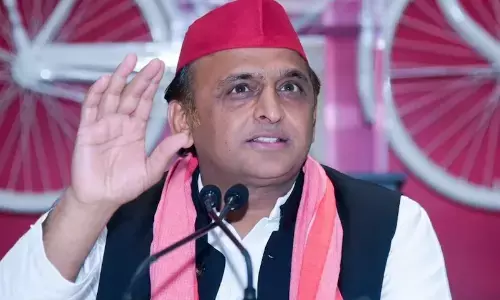 कमर्शियल सिलेंडर को लेकर अखिलेश यादव ने दी तीखी प्रतिक्रिया, कहा- बीजेपी युद्ध के बहाने...