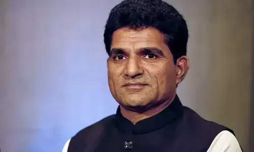 गुजरात AAP प्रदेश अध्यक्ष ईशुदान गढ़वी गिरफ्तार, पार्टी की सामने आई प्रतिक्रिया, केजरीवाल ने बीजेपी को घेरा