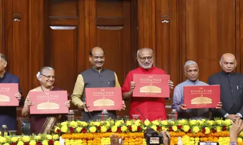 सुधा मूर्ति की पुस्तक टाइड्स ऑफ टाइम, भारत्स हिस्ट्री थ्रू मुरल्‍स इन पार्लियामेंट का हुआ विमोचन