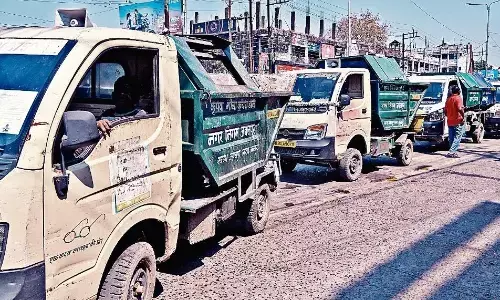 डीजल संकट से निगम के वाहनाें के पहिए थमे, कामकाज हुआ प्रभावित