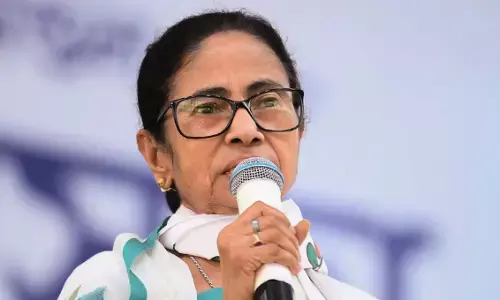 आग से खेल रहा है चुनाव आयोग और बीजेपी..., केंद्र सरकार पर भड़कीं ममता बनर्जी