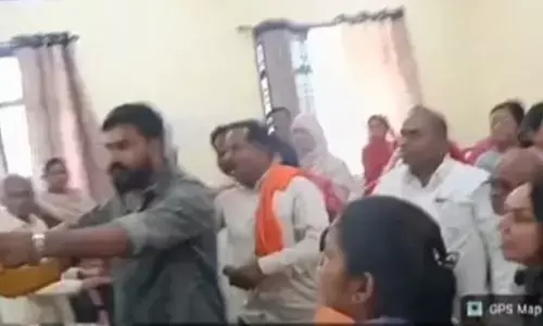 नमो उद्यान पर बवाल , आपस में भिड़ गए पार्षद, एकदूजे पर फेंकी कुर्सियांं