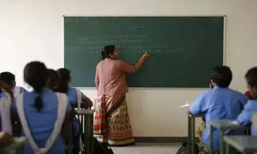 तीन महीने से अनुपस्थित 63 शिक्षक, कार्रवाई के बजाय छुट्टी मंजूरी विवाद में