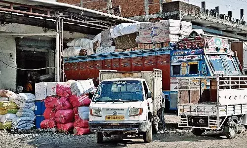 रहवासी क्षेत्र में चल रहा प्लास्टिक सामग्री का गोदाम, आग का खतरा, लोग भयभीत