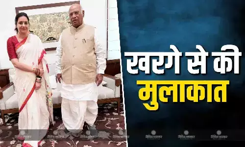 शिवसेना नेता प्रियंका चतुर्वेदी ने राज्यसभा से रिटायर होने के बाद खरगे से की मुलाकात, क्या बोलीं सांसद?