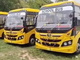 स्कूल बस खंभे से टकराई, 35 छात्र सुरक्षित