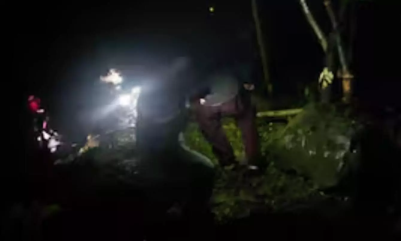 हिमाचल में दर्दनाक सड़क हादसा, ट्रैवलर अचानक फिसलकर नाले में गिरी, 4 लोगों की मौत, रेस्क्यू ऑपरेशन जारी