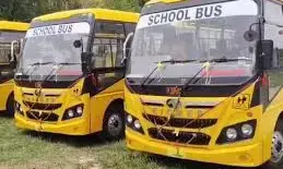 स्कूल बस खंभे से टकराई, 35 छात्र सुरक्षित