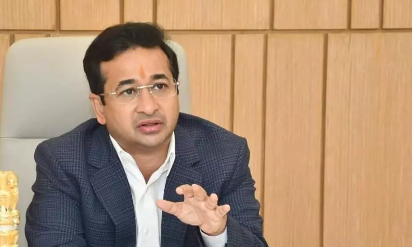 मंत्री नितेश राणे ने नीलेशचंद्र के बयान से किया किनारा, की थी छत्रपति शिवाजी महाराज से तुलना मंत्री नितेश राणे ने नीलेशचंद्र के बयान से किया किनारा, की थी छत्रपति शिवाजी महाराज से तुलना