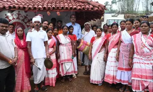 राज्यपाल रमेन डेका ने जशपुर के केरेगांव होम-स्टे का किया अवलोकन