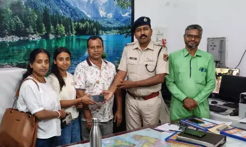 आरपीएफ ने लौटाया अंतरराष्ट्रीय टेनिस खिलाड़ी का मोबाइल, यात्रा के दौरान गया था गिर