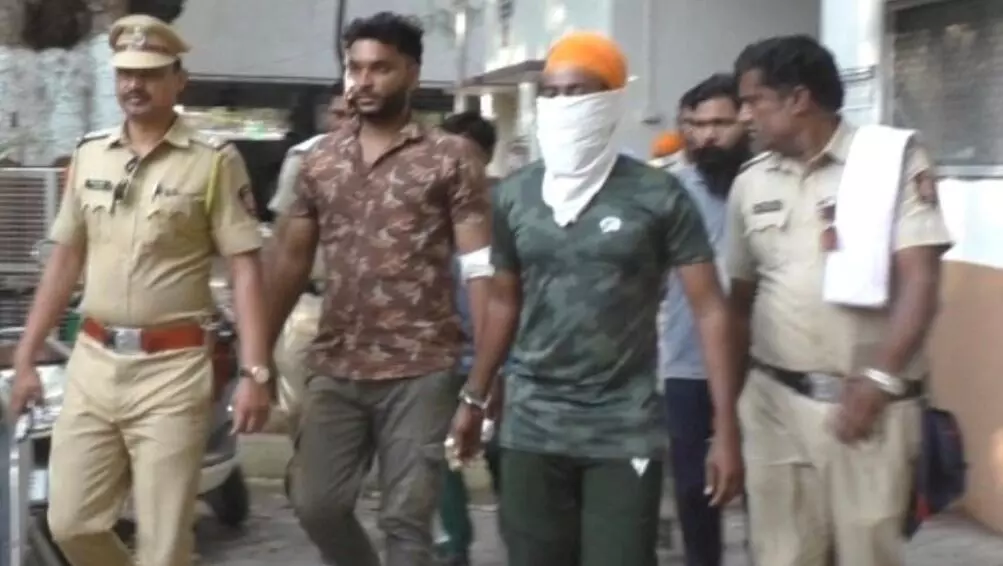 एक के बाद एक मर्डर के तीन मामलों से इलाके में मचा हड़कंप, सलाखों के पीछे पहुंचे 6 - फरार आरोपियों की पड़ताल शुरु एक के बाद एक मर्डर के तीन मामलों से इलाके में मचा हड़कंप, सलाखों के पीछे पहुंचे 6 - फरार आरोपियों की पड़ताल शुरु