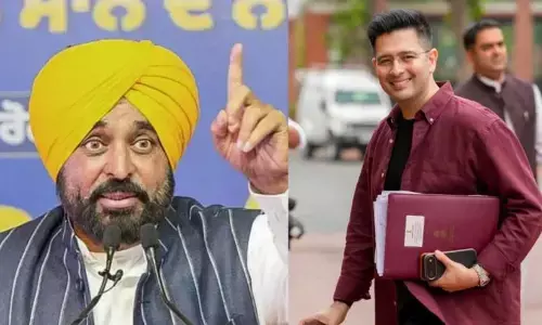 राघव चड्ढा के घायल हूं इसलिए घातक हूं वाले बयान पर भगवंत मान का तंज, बताया फिल्मी डायलॉग राघव चड्ढा के घायल हूं इसलिए घातक हूं वाले बयान पर भगवंत मान का तंज, बताया फिल्मी डायलॉग