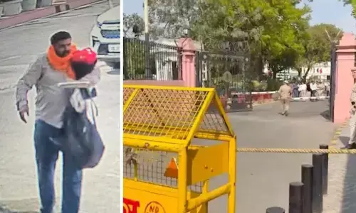 दिल्ली विधानसभा में कार लेकर घुसने वाले आरोपी को पुलिस ने किया गिरफ्तार, यूपी RTO में रजिस्टर्ड है गाड़ी