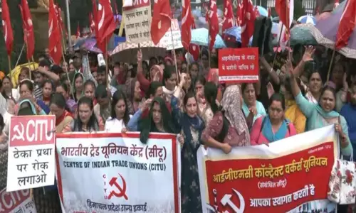 हिमाचल प्रदेश के राज्य सचिवालय के बाहर पांच दिनों का धरना प्रदर्शन, एंबुलेंसकर्मियों ने सरकार के खिलाफ नारेबाजी करते हुए दी चेतावनी