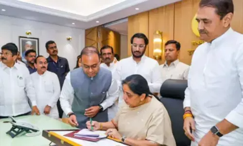 सुनेत्रा पवार के पास कितनी संपत्रि? चुनावी एफिडेविट में हुआ खुलासा, सोना, चांदी, गाड़ियां और करोड़ों की प्रॉपर्टी सुनेत्रा पवार के पास कितनी संपत्रि? चुनावी एफिडेविट में हुआ खुलासा, सोना, चांदी, गाड़ियां और करोड़ों की प्रॉपर्टी