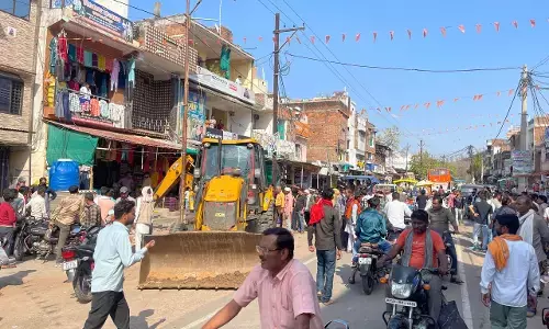 नगर परिषद द्वारा हटवाया गया अतिक्रमण, जयस्तंभ चौक से लेकर पुलिस थाने तक सडक़ में आवागमन हो रहा था प्रभावित