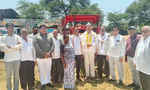 मंडी में किसानों का सत्कार कर चना और अरहर खरीदी का शुभारंभ