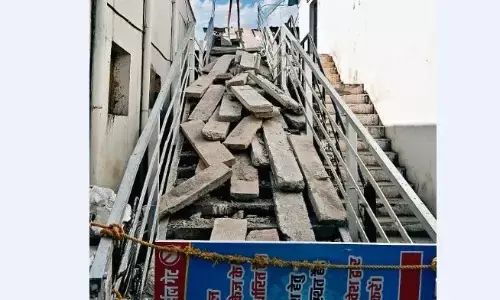 60 साल पुराने एफओबी को तोड़ रहा रेलवे