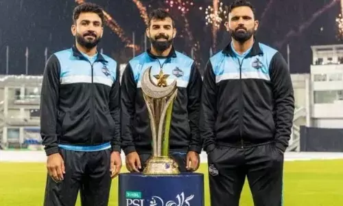 पीएसएल में हुआ बड़ा हादसा, सिर में गेंद लगने से बेहोश हुआ पाकिस्तानी प्लेयर, अस्पताल में हुआ एडमिट