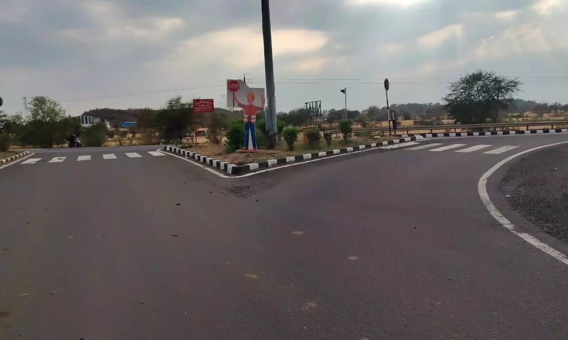 लखनादौन-खवासा के बीच हादसे रोकने भारतीय राष्ट्रीय राजमार्ग प्राधिकरण की कवायद लखनादौन-खवासा के बीच हादसे रोकने भारतीय राष्ट्रीय राजमार्ग प्राधिकरण की कवायद