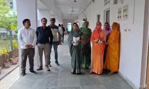 पवई नगर के बीच में संचालित शराब दुकान को हटाने की उठी मांग, जपं अध्यक्ष ने कलेक्टर को सौंपा पत्र