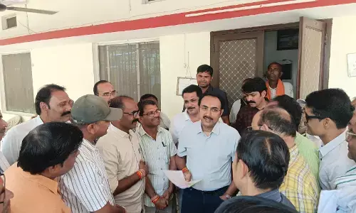 टीईटी की अनिवार्यता के विरोध में शिक्षक संघ ने विधायक को सौंपा ज्ञापन