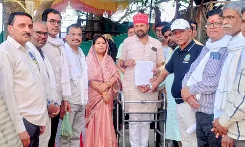 टीईटी के विरोध में शिक्षक संघ ने पवई में विधायक को सौंपा ज्ञापन