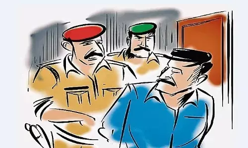 नो एंट्री में घुसा कंटेनर, चालक ने आरक्षक से मारपीट की, सूबेदार की वर्दी भी फाड़ी