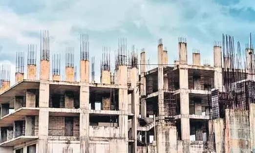 लोहा-गिट्टी और रेत-सीमेंट अचानक सब महंगा, मकान की लागत बढ़ने से कंस्ट्रक्शन सेक्टर में संकट गहराया लोहा-गिट्टी और रेत-सीमेंट अचानक सब महंगा, मकान की लागत बढ़ने से कंस्ट्रक्शन सेक्टर में संकट गहराया