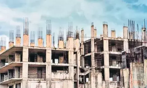 लोहा-गिट्टी और रेत-सीमेंट अचानक सब महंगा, मकान की लागत बढ़ने से कंस्ट्रक्शन सेक्टर में संकट गहराया