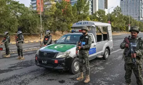 अमेरिका और ईरान की पाकिस्तान में कल शांति वार्ता, हमले की आशंका पर अमेरिकी और पाकिस्तानी खुफिया एजेंसियों की अहम मीटिंग