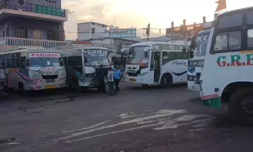 अतिक्रमण और अव्यवस्था की भेंट चढ़ा बस स्टैंड, यात्री परेशान