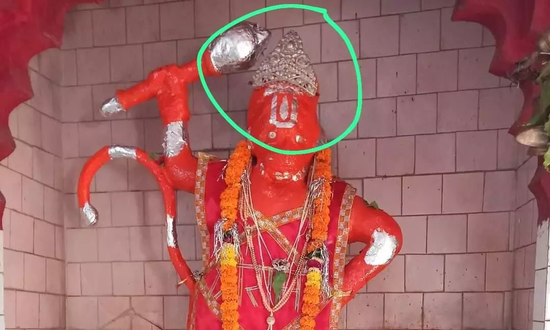 दानदाई मंदिर का ताला टूटा, हनुमान जी का चांदी का मुकुट हुआ चोरी दानदाई मंदिर का ताला टूटा, हनुमान जी का चांदी का मुकुट हुआ चोरी