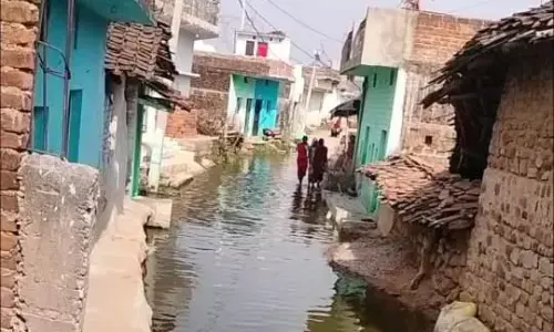 धरमपुर के दिविहा गांव में जलभराव से जनजीवन अस्त-व्यस्त, नाली निर्माण की मांग को लेकर ग्रामीणों में आक्रोश