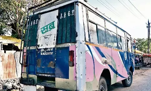 जिले में अब भी फर्राटा मार रहीं दो सौ से ज्यादा कंडम बसें, यात्रियों की जान से हो रहा खिलवाड़