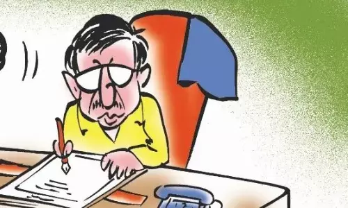 एप पर अटेंडेंस लगाओ, फिर लिखकर दो कितने दिन काम किए