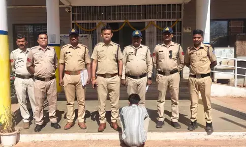 नाबालिग के साथ दुष्कर्म का आरोपी गिरफ्तार नाबालिग के साथ दुष्कर्म का आरोपी गिरफ्तार