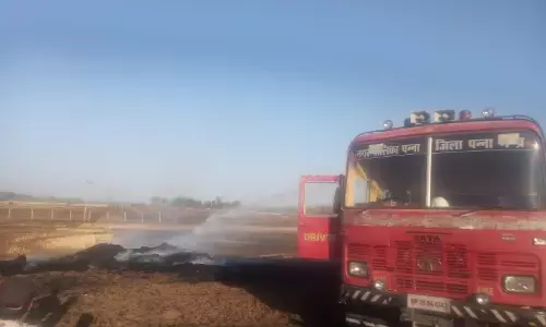 शार्ट सर्किट से लगी आग, खेत में रखी फसल जली शार्ट सर्किट से लगी आग, खेत में रखी फसल जली