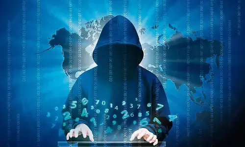 व्हाॅट्सएप मैसेज को टच करते ही ट्रांसफर हो गए पौने 5 लाख रुपए