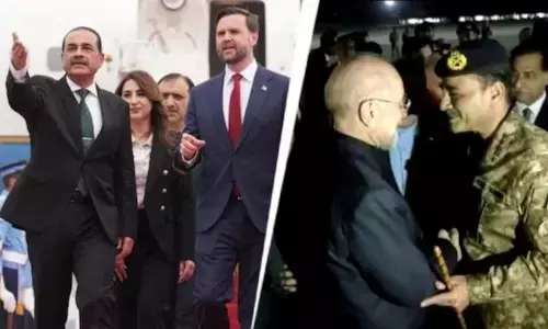 अमेरिका और ईरान के डेलिगेशन के स्वागत के दौरान दो अलग-अलग कपड़ों में दिखे पाक आर्मी चीफ, सैन्य जानकारों ने बताए मायने