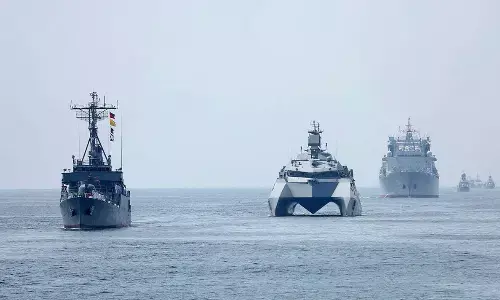 अमेरिकी युद्धपोत इसे पार करने की कर रहे कोशिश, ईरानी नौसेना ने जारी की चेतावनी