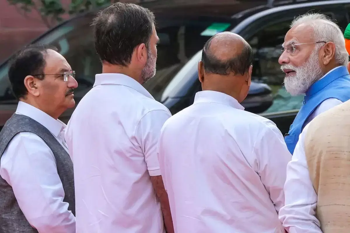 महात्मा ज्योतिराव फुले की जयंती के अवसर पर प्रधानमंत्री मोदी और राहुल गांधी के बीच हुआ सहज संवाद