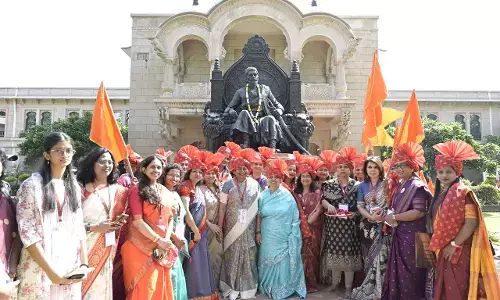 महिला सरकारी अधिकारी साहित्य सम्मेलन ग्रंथ दिंडी के साथ शुरू हुआ, प्रशासनिक ताकत के साथ साहित्य की भी जागृति